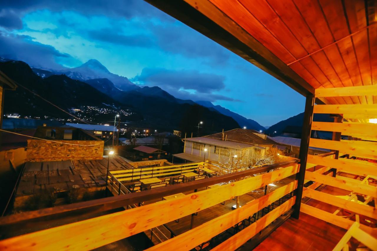 Wooden Hotel Kazbegi Eksteriør billede