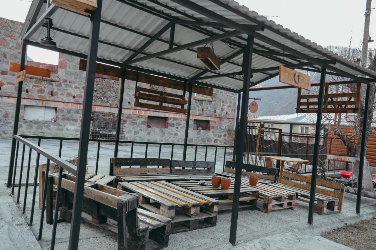 Wooden Hotel Kazbegi Eksteriør billede