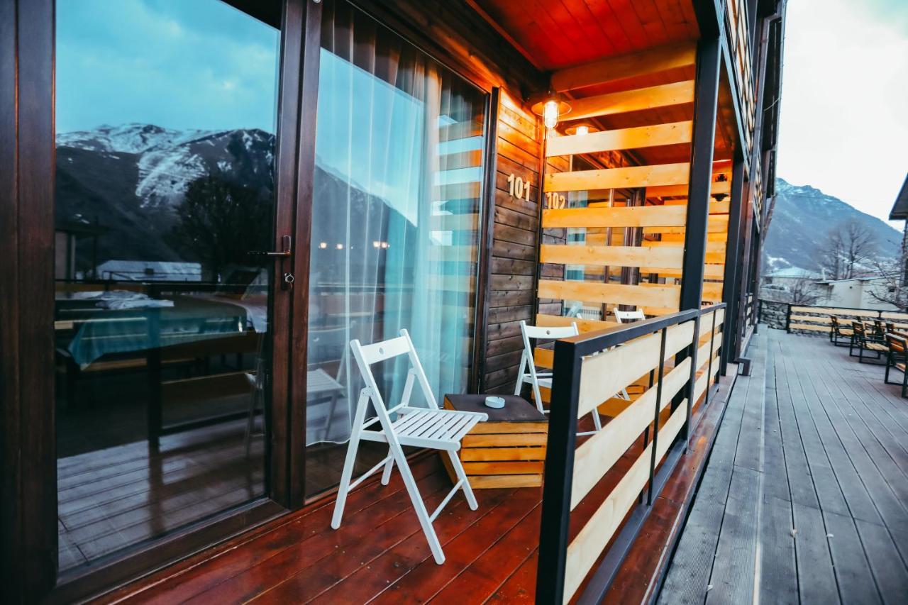 Wooden Hotel Kazbegi Eksteriør billede