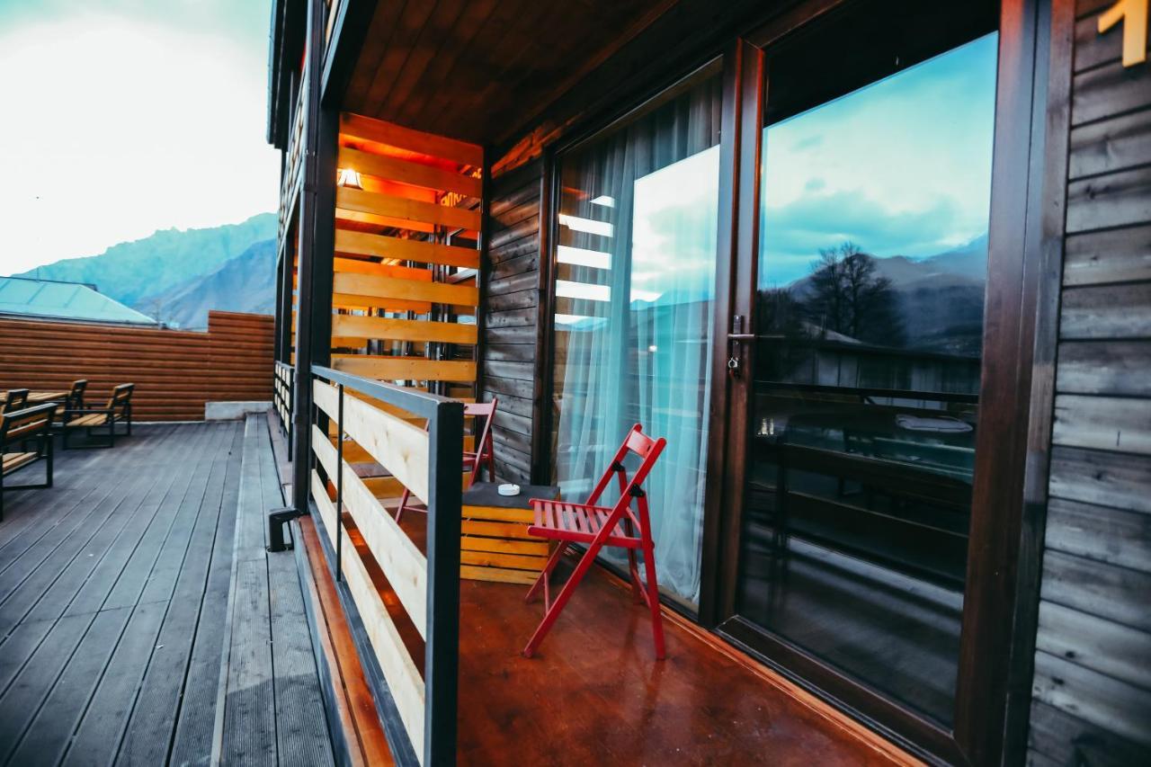Wooden Hotel Kazbegi Eksteriør billede